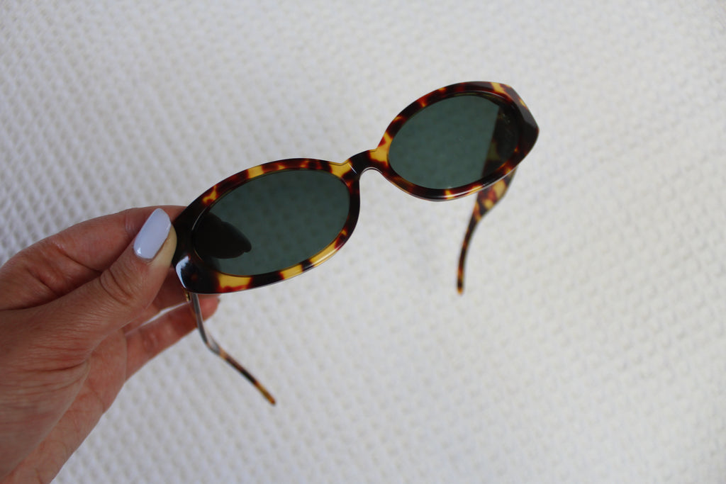 Gucci 90's Oval Shape Logo Tortoiseshell Sunglasses